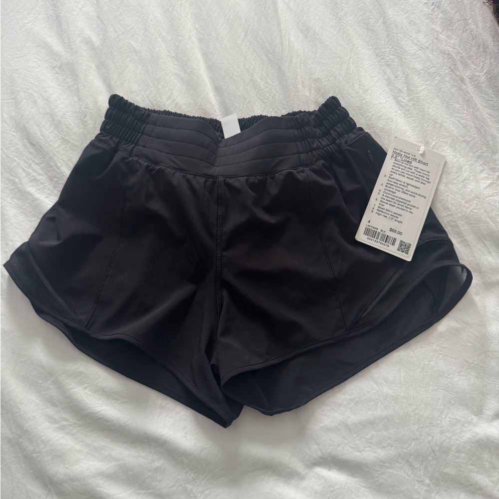 Lululemon Black Hotty hot shorts 2.5